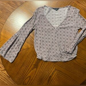 American Eagle Floral V-Neck Women's V-Neck Top